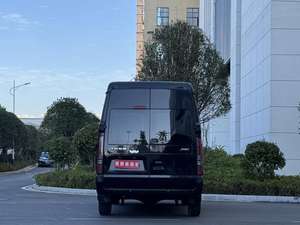 JMC Fusun 2.0T Diesel Automatique, <span class=keywords><strong>Véhicule</strong></span> <span class=keywords><strong>Utilitaire</strong></span> Commercial à Châssis Moyen et Toit Semi-Haute (<span class=keywords><strong>7</strong></span> <span class=keywords><strong>Places</strong></span>) - Product Image 2