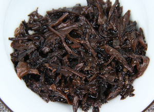 ชาผู่เอ๋อร์สุดฮิตจากต้นชาโบราณ โกลเด้น ทิป ชาผู่เอ๋อร์สุก 250 กรัม แบบอัดก้อน ชาเพื่อสุขภาพสำหรับการควบคุมน้ำหนัก - Product Image 4