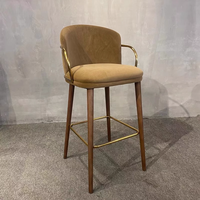 Mobilier de luxe léger pour la maison Hauteur de comptoir Tissu de velours vert Tabourets de bar pour restaurant Café Chaises en métal à sièges hauts pour la cuisine