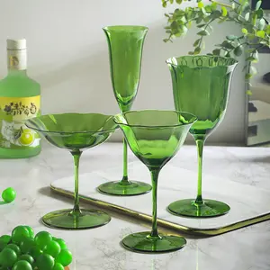 2024 nuevas copas de color personalizadas acanaladas, vaso de Martini, vaso de agua para beber con resorte, copa de champán, juego de copas de vino tinto blanco
