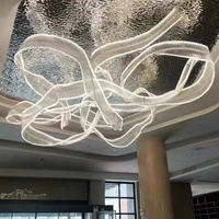 Lustre moderne personnalisé, design ruban long, en verre, éclairage de luxe pour hall d'hôtel, couloir, salle de mariage