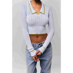 เสื้อครอปถักสำหรับผู้หญิง แขนยาว คอวี คัลเลอร์บล็อค ผ้าเนื้อนุ่ม ความหนาปกติ แขนเสื้อแบบปกติ - Product Image 4