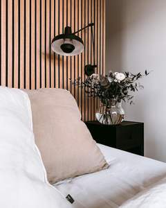 Panneau acoustique en bois Akupanel moderne, panneau décoratif insonorisant avec support en <span class=keywords><strong>feutre</strong></span> PET, panneaux à lattes pour murs et plafonds intérieurs - Product Image 3