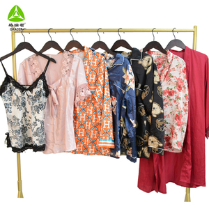 Pijama de Dos Piezas Grace para Mujer, de Seda/Algodón, Ropa de Dormir de Verano, Informal, de Segunda Mano - Product Image 1