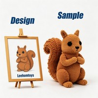 Jouet amigurumi écureuil assis au crochet fait main, personnalisé, écologique, adapté aux enfants, figurine en peluche tricotée, doudou en fourrure pour la maison