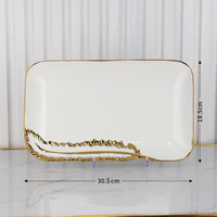 Service de vaisselle en porcelaine blanche avec bordure dorée à plumes, assiettes carrées et rondes, bols, assiettes à pâtes, assiettes de buffet, assiettes à steak pour mariage