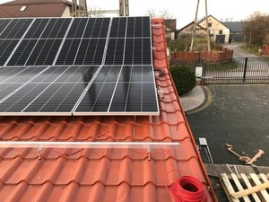 ชุดพลังงานแสงอาทิตย์ไฮบริดแบบปลั๊กแอนด์เพลย์10kW 3เฟสพร้อมที่เก็บแบตเตอรี่สำหรับใช้ในครัวเรือน - Product Image 6