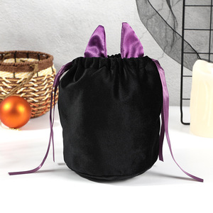 Listo para enviar Bolsas de regalo de terciopelo de Halloween Patrón de murciélago Bolsa con cordón Decoración de Halloween Forma de murciélago rojo Bolsas de regalo con cordón - Product Image 6