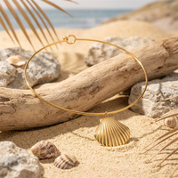Collar Gargantilla de Acero Inoxidable con Oro de 18K Serie Océano, Collar Geométrico con Colgante de Estrella y Concha Lisa