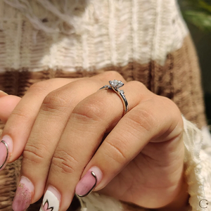 Anillo de Diamante Cultivado en Laboratorio, Diseño Refinado, Joyería Elegante y Brillante, Anillo Estiloso, Perfecto para Ocasiones Especiales, de la India - Product Image 4