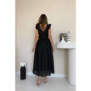 Robe de soirée élégante noire en organza brodé, coupe trapèze, avec décolleté en V, superposition transparente, taille naturelle et dos nu - Product Image 1