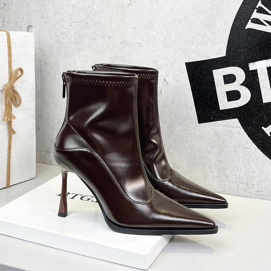 สีน้ำตาล