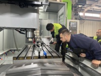 Centre d'usinage vertical CNC VMC1580 à haute rigidité, machine de fraisage CNC, broche BT40, système Fanuc pour moules lourds