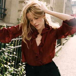 Blusa de algodón plisada con cuello en V, estilo vintage, de encaje, color liso, con pliegues de organza, estilo francés romántico, resistente, para mujer - Product Image 4