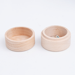 2023 nouvelle boîte d'emballage de <span class=keywords><strong>bijoux</strong></span> <span class=keywords><strong>en</strong></span> <span class=keywords><strong>bois</strong></span> de forme ronde personnalisée boîte de bague de mariage - Product Image 2