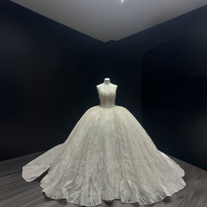 Vestido de Novia Moderno y Elegante NT81, Sin Espalda, Color Marfil, con Encaje Floral, Cuentas de Cristal y Mangas Largas Abullonadas - Product Image 3