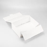 Boîte d'emballage de vêtements de luxe personnalisée boîte cadeau magnétique pliable en carton pour vêtements/chaussures avec ruban