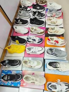 أحذية رياضية بنمط جديد للأحذية الرياضية للسيدات أحذية كاجوال للسيدات ، مزيج من المخزون بالجملة - Product Image 2