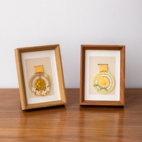 Boîte de présentation commémorative pour médailles de marathon et événements sportifs, en bois durable et écologique, avec plusieurs cadres pour photos de paysages, fleurs et animaux