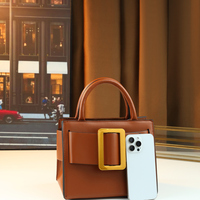 Tas persegi kecil gaya retro Hong Kong wanita versi Korea baru mode musim semi dan musim panas tas tangan gesper persegi warna solid.