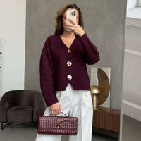 Kardigan Rajut V-Neck Elegan Wanita Kancing Emas Lengan Panjang Slim Fit Jaket Sweater Rajut Wanita Kantoran Pakaian Luar Musim Gugur