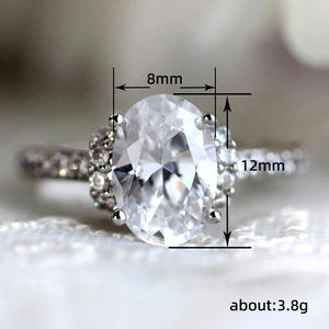 Anillo de Diamantes con Corte Ovalado Q184, Anillo de Compromiso Clásico para Mujer con Piedras Laterales - Product Image 5