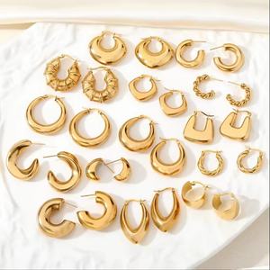 Boucles d'oreilles créoles épaisses en acier inoxydable plaqué or 18 carats, style vintage, inaltérables, pour femme - Product Image 3