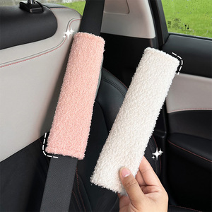 Protector de hombro para cinturón de seguridad de coche, acolchado suave de lana de cordero para niños y adultos, funda protectora para cinturón de seguridad - Product Image 2