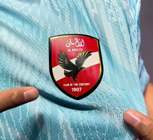Etiquetas de Goma TPU 3D Personalizadas al por Mayor para Logotipos de Clubes de Fútbol, Parches Termoadhesivos con Impresión por Transferencia de Calor, Plegables, con Características Metálicas/PET - Product Image 1