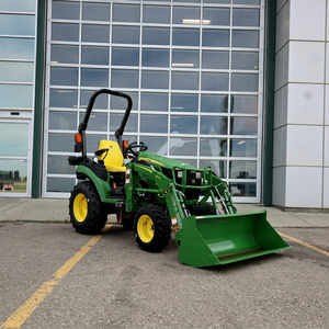 Tracteur à roues John Deere 2025R 70 CV avec chargeur pour moteur 4x4 (modèle 2026) - Product Image 1