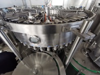 Machine de remplissage d'eau numérique électrique automatique pour bouteilles de boissons, 12000 BPH, haute productivité