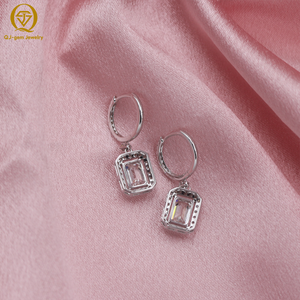 Diamante de Laboratorio Clásico con Corte Esmeralda, Platino, Oro Blanco, Color D, Claridad VVS, con Certificado IGI, Personalizado para Regalo de Boda - Product Image 2