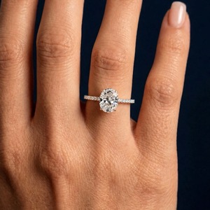 Anillo de Compromiso y Matrimonio Dylam con Diseño Personalizado, Plata Fina S925, Banda de Eternidad, Forma Ovalada, Piedra Moissanita D VVS1 - Product Image 4