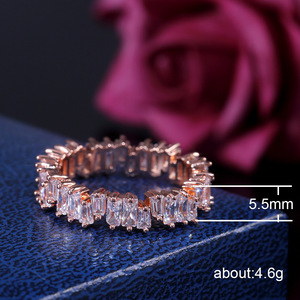 Anello da Donna con Barra Verticale Irregolare e Accento in Pietra, Gioiello da Dito di Tendenza - Product Image 4