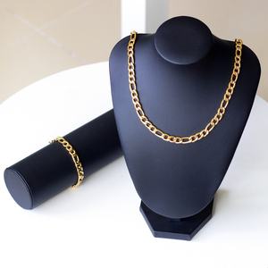 Collar de Cadena Cubana de Acero Inoxidable Personalizado con Oro de 18k y Cierre de Langosta para Conjunto de Joyería de Moda para Mujeres y Hombres - Product Image 1
