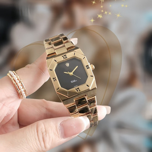 Orologio da Donna Lucky Turn <span class=keywords><strong>Vintage</strong></span> con Cinturino in Oro e Acciaio, Quadrante Quadrato da 37mm con Lancette al Quarzo, Stile Sofisticato e di Moda - Product Image 3