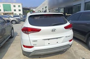 <span class=keywords><strong>Tucson</strong></span> Voiture d'<span class=keywords><strong>occasion</strong></span> Grande promotion Hy-undai Essence 1.5 SUV FWD 5 places - Product Image 3