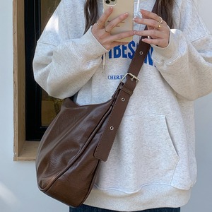 กระเป๋าโท้ทผู้หญิง สีน้ำตาลและสีดำ หนังนิ่ม ปิดด้วยซิป ใช้ได้ทุกวัน ฤดูใบไม้ผลิ 2024 สีพื้น ความจุขนาดใหญ่ - Product Image 2