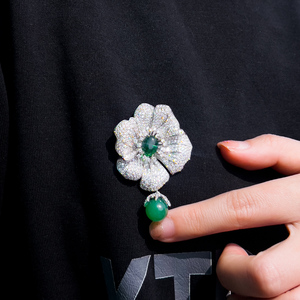 Vintage requintado banhado a prata cobre zircão cúbico pavimentar esmeralda verde grande flor broche pin para mulheres prom clothing broches - Product Image 3