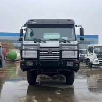 Camion-citerne à eau fiable diesel 4x2 HOWO en acier au carbone 9CBM avec système de pulvérisation