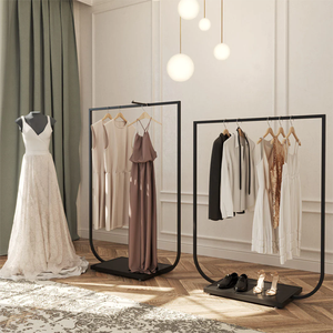 Venta al por mayor a bajo precio Boutique suministros ropa estante de exhibición <span class=keywords><strong>Metal</strong></span> ropa estante ropa soporte estante de exhibición ropa tienda al por menor - Product Image 3