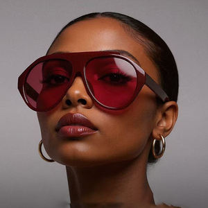 Nuevas gafas de sol de diseñador de marca de lujo de gran tamaño para mujer, gafas de sol con montura grande y logotipo personalizado, venta al por mayor, tonos de moda - Product Image 1