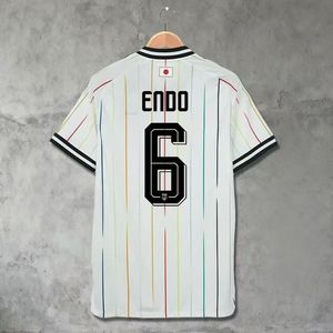 Kubo # Maglia da Calcio della Nazionale Giapponese 2020 Bianca con Strisce Multicolore per Partite Fuori Casa - Product Image 2