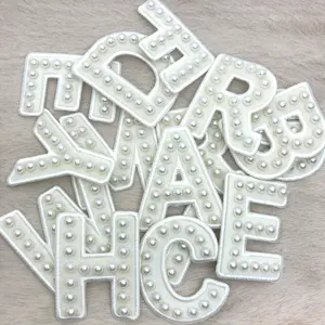 Özel nakış inciler harfler demir On yamalar alfabe taklidi boncuklu işlemeli yamalar logosu
