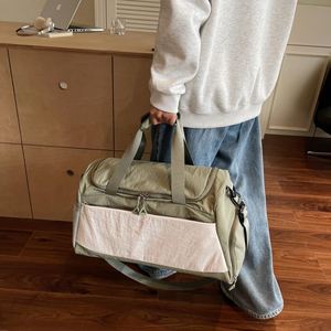 Bolsa de Viaje con Colores de Costura a la Moda, Bolsa de Almacenamiento Elegante para Viajes, Fitness y Yoga para Damas - Product Image 4