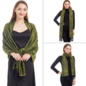 핫세일 여성용 맞춤형 에스닉 새틴 직사각형 페이즐리 스카프 & 숄, 부드러운 프린트 자카드 태슬 인기 디자인 - Product Image 4