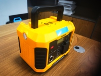 En stock : Station d'alimentation portable 2000W avec compresseur d'air, batterie LiFePO4, charge solaire et charge sans fil