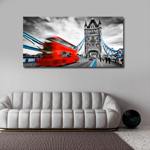 Xe buýt màu đỏ chuyển động trên cầu tháp ở London Vương quốc Anh những đám mây mưa đầy kịch tính màu đen và trắng vải in tranh trang trí nhà - Product Image 5