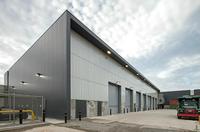 Atelier d'usine de construction en acier moderne personnalisé, antirouille, avec installation sur site pour usage industriel