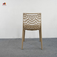 Chaise de salle à manger en plastique empilable moderne avec dossier et assise en toile d'araignée pour véranda extérieure, balcon, café, salle à manger, patio, bord de piscine